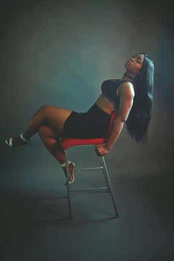 Mel Rouge; Singer shows off toned body in sexy new campaign
